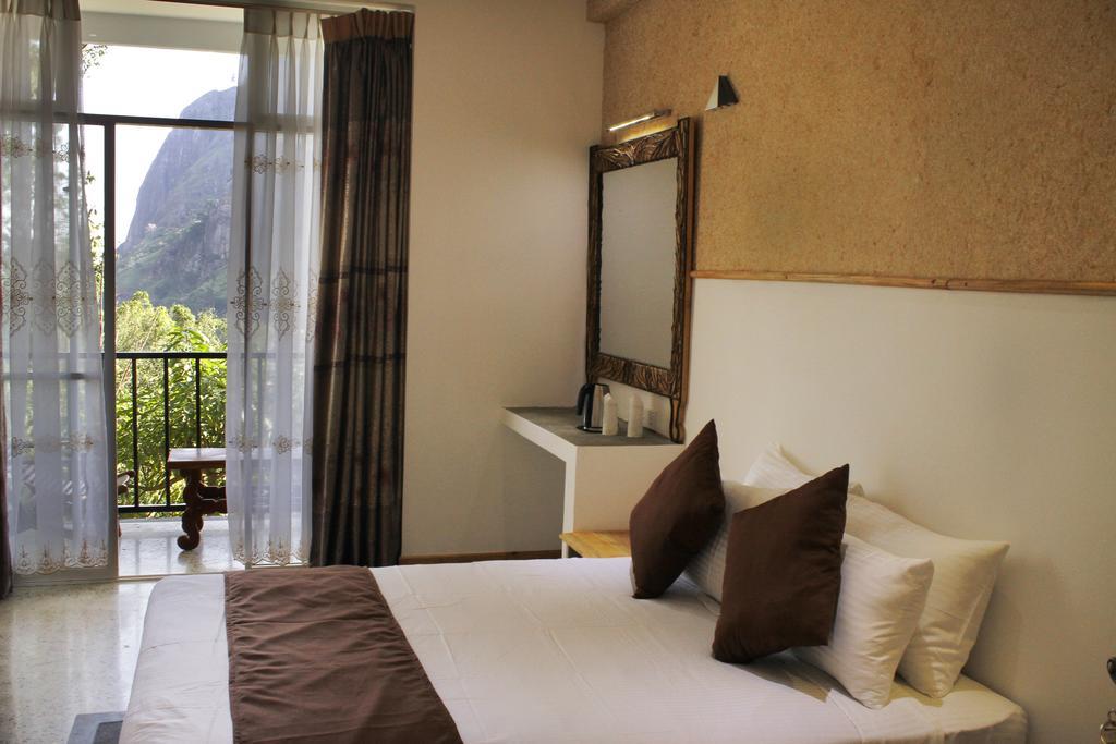 The Tenth Hotel Ella Bilik gambar